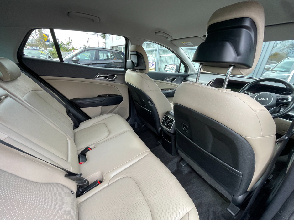 2022 Kia Sportage - image 9