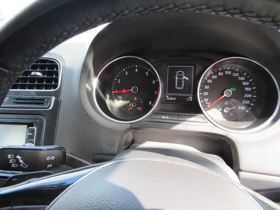 2014 Volkswagen Polo - image 11