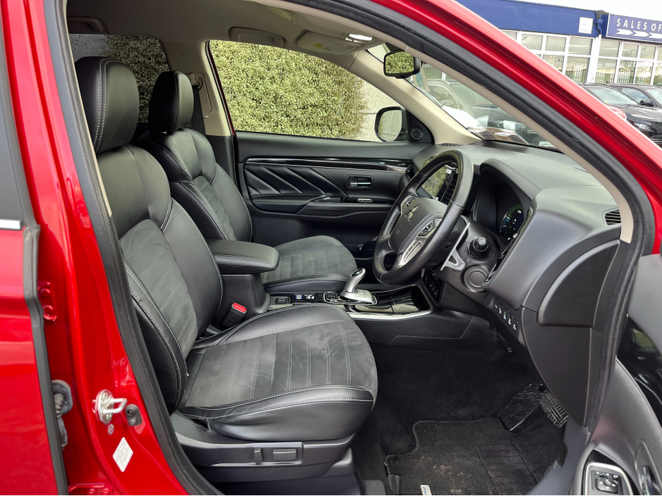 2019 Mitsubishi Outlander G 4WD AUTOMATIC 2.4 PETROL PLUG IN HYBRID //HIGH SPEC//HALF LEATHER SEATS//HEATED SEATS AND STEERING WHEEL//REVERSE CAMERA//KEYLESS ENTRY// €22,950
