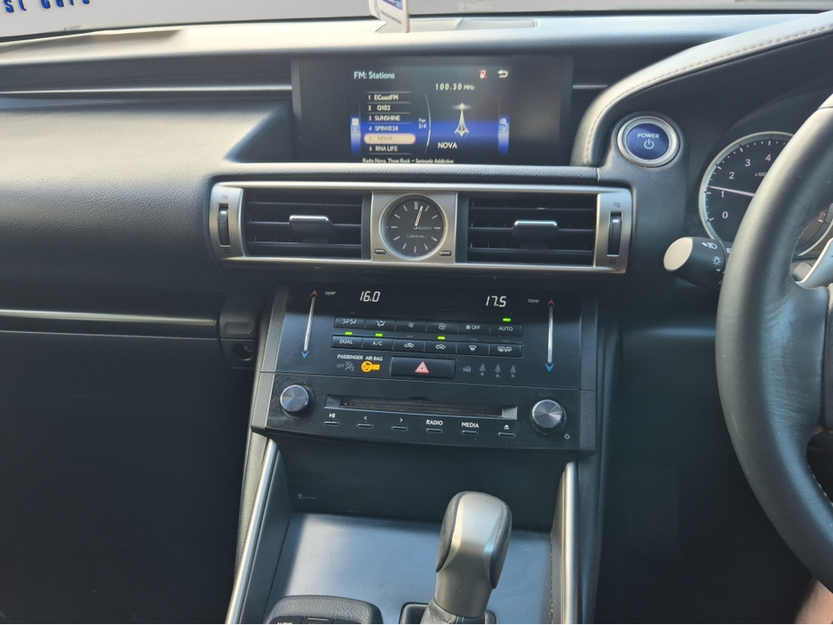 2014 Lexus IS 300 h - image 14