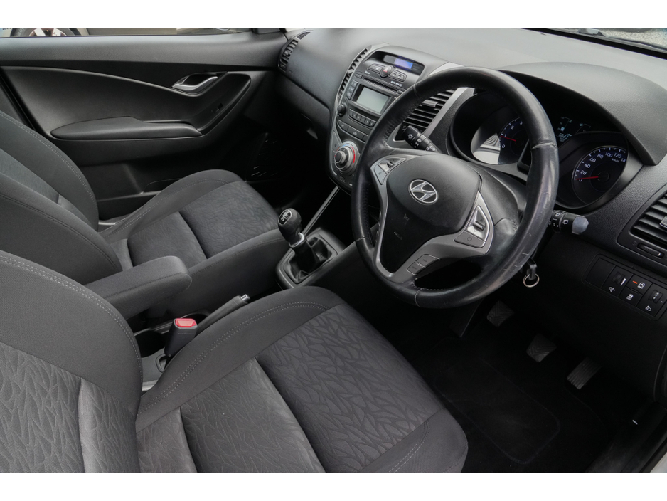 2013 Hyundai ix20 - image 2