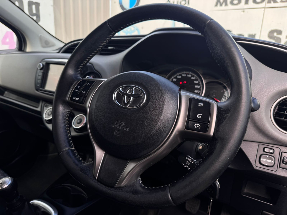 2016 Toyota Yaris - image 27