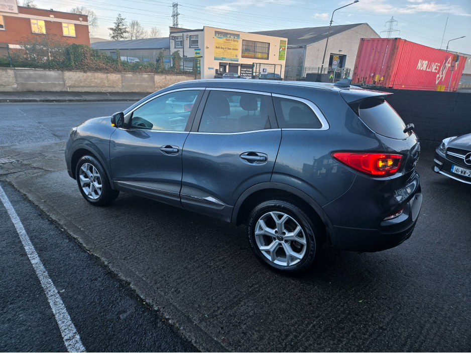 2020 Renault Kadjar - image 9