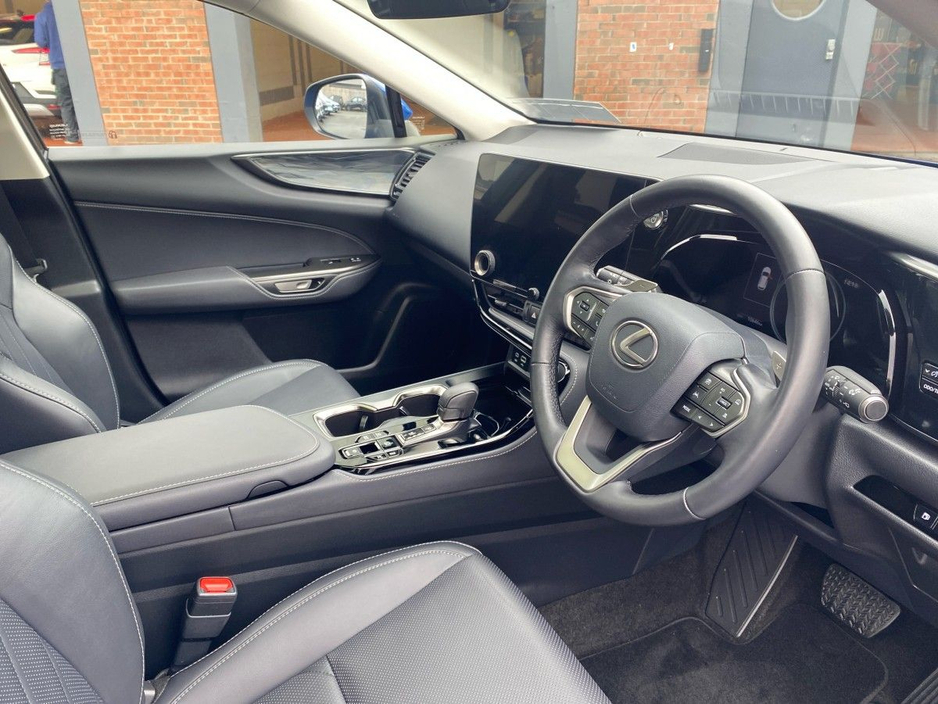 2025 Lexus NX 450 h+ - image 9