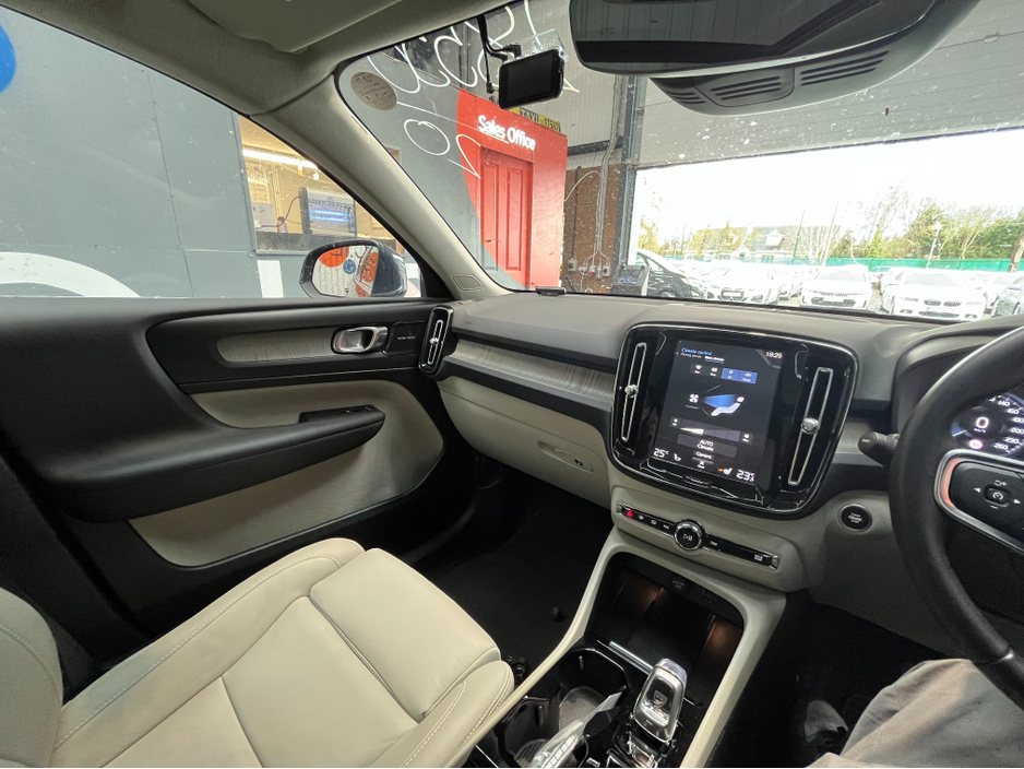 2020 Volvo XC40 - image 22