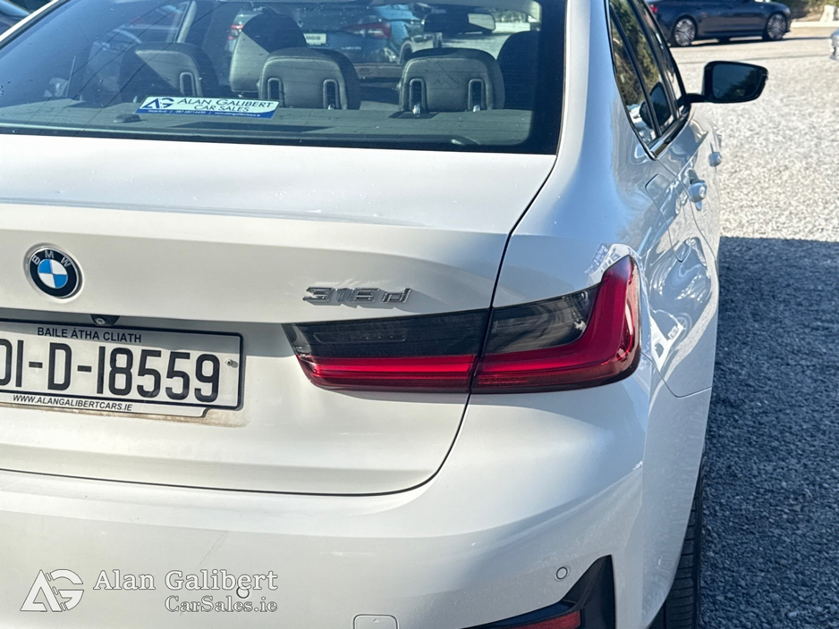 2020 BMW 3 Series - image 13