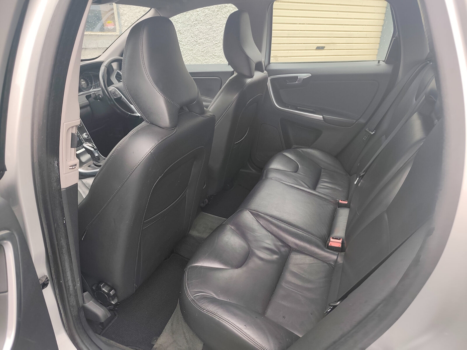 2016 Volvo XC60 D4 (190hp) FWD SE Geartronic €11,999