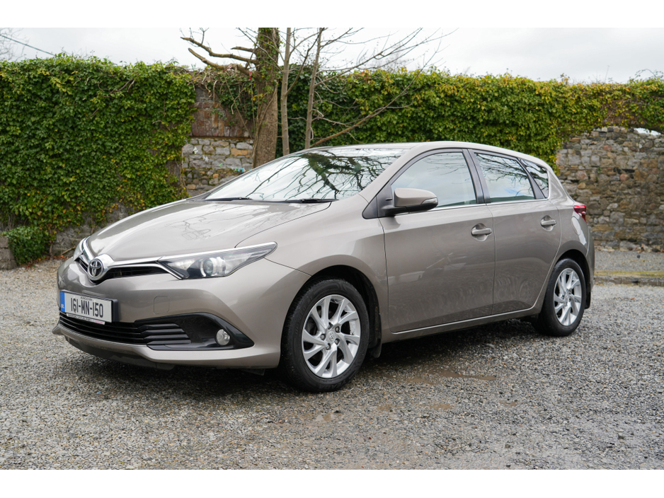 2016 Toyota Auris - image 11