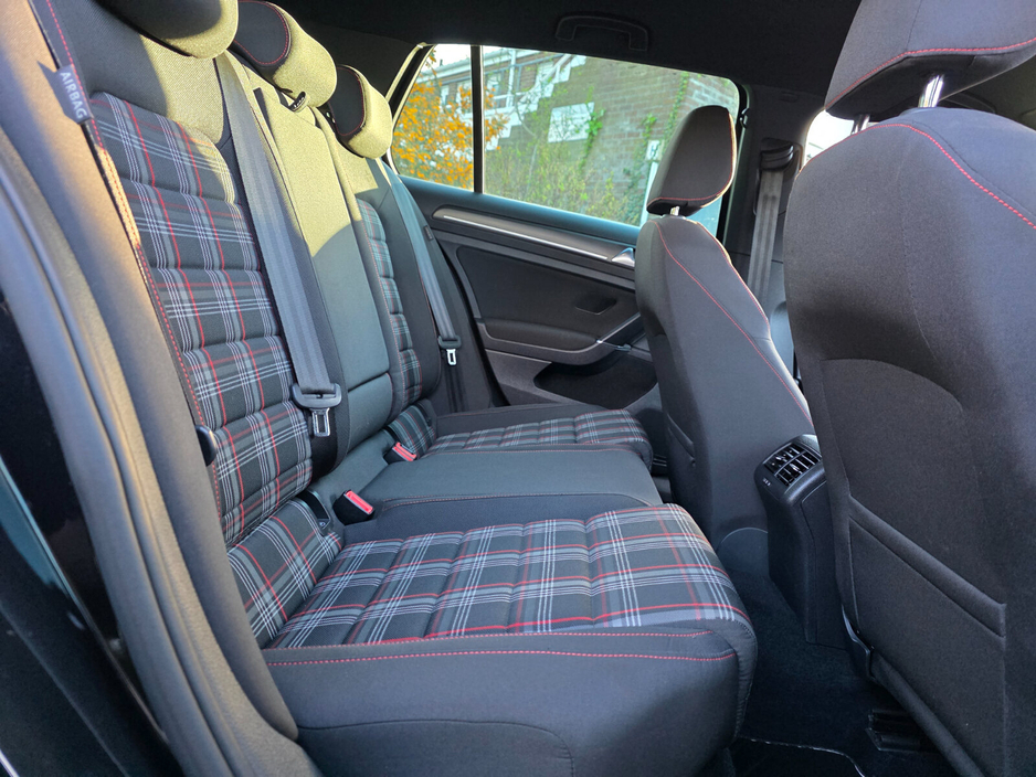 2017 Volkswagen Golf - image 19