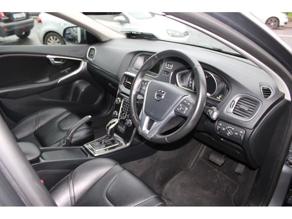 2016 Volvo V40 D2 MOMENTUM ED GT 5DR AUTOMATIC €13,300