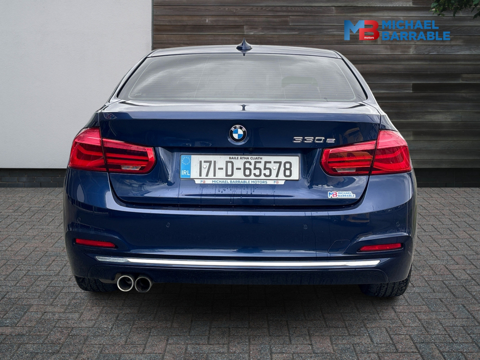 2017 BMW 3 Series - image 12