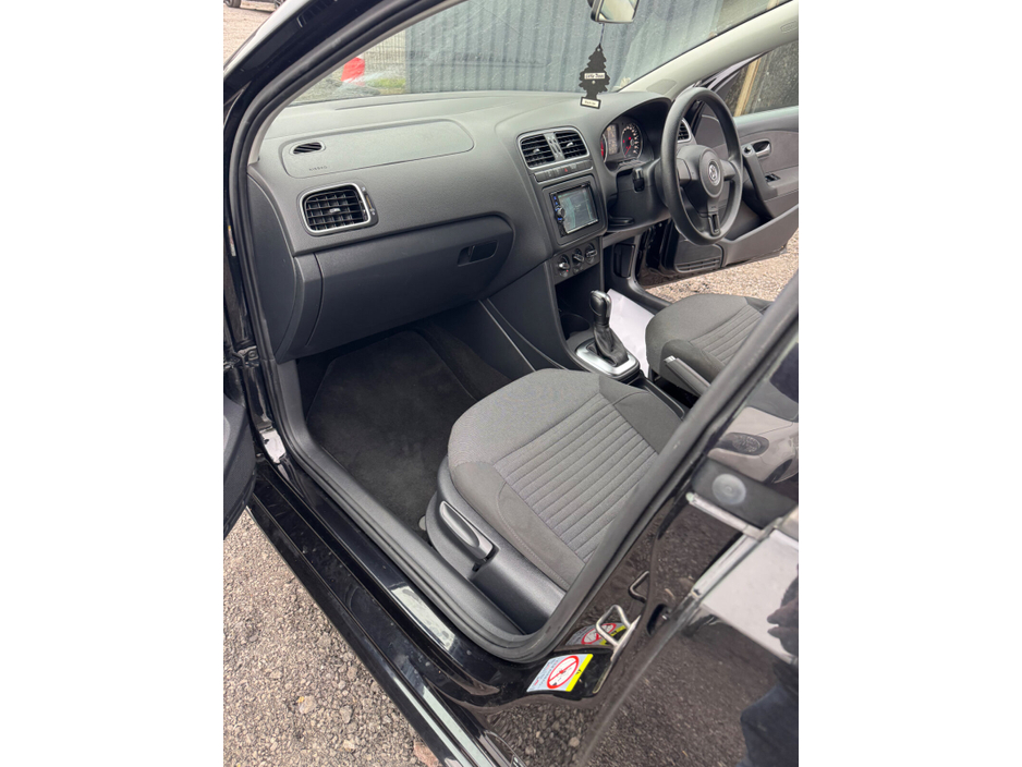 2012 Volkswagen Polo - image 6