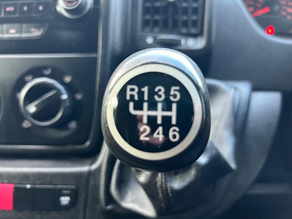 2019 Peugeot Boxer - image 3