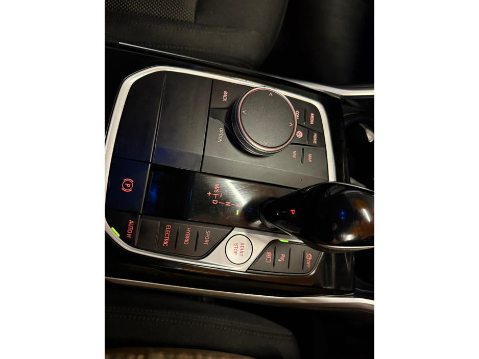 2022 BMW 3 Series 330e SE Pro Auto €22,900