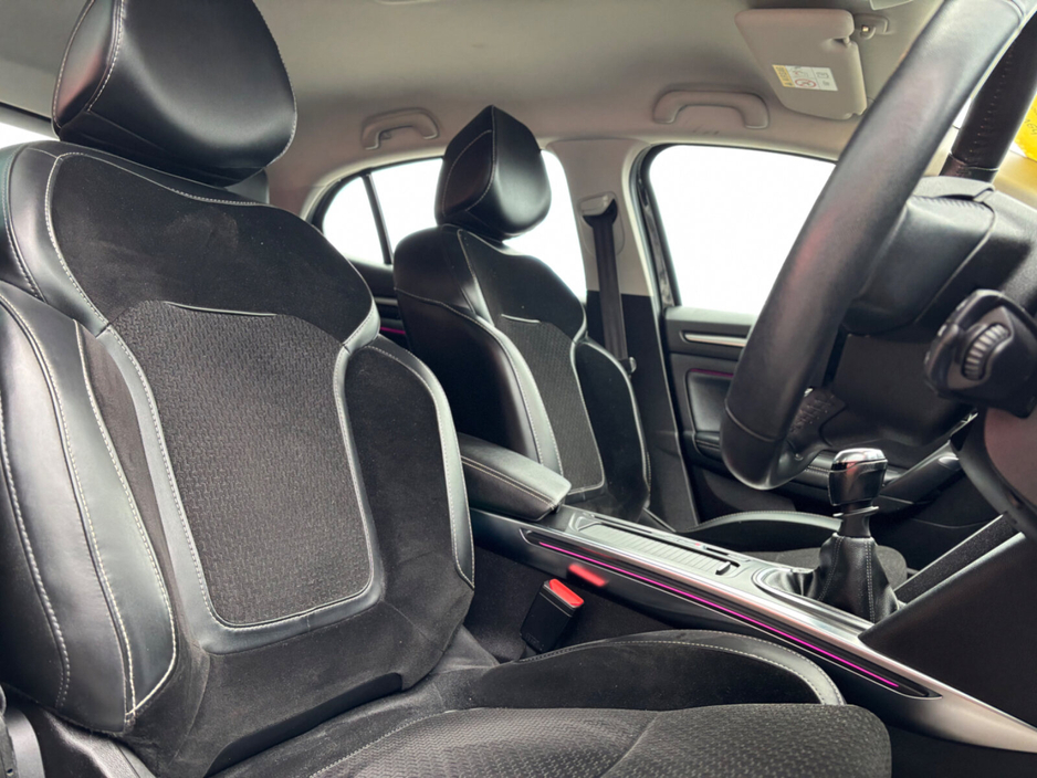 2016 Renault Megane - image 5