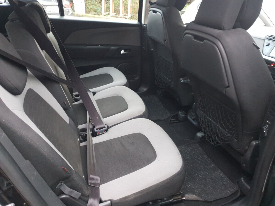 2015 Citroen C4 e-HDi 115 Airdream 6-spd man EXCLUSIVE €6,950