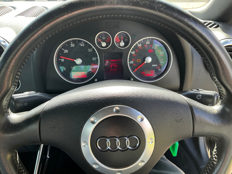 2004 Audi TT - image 11