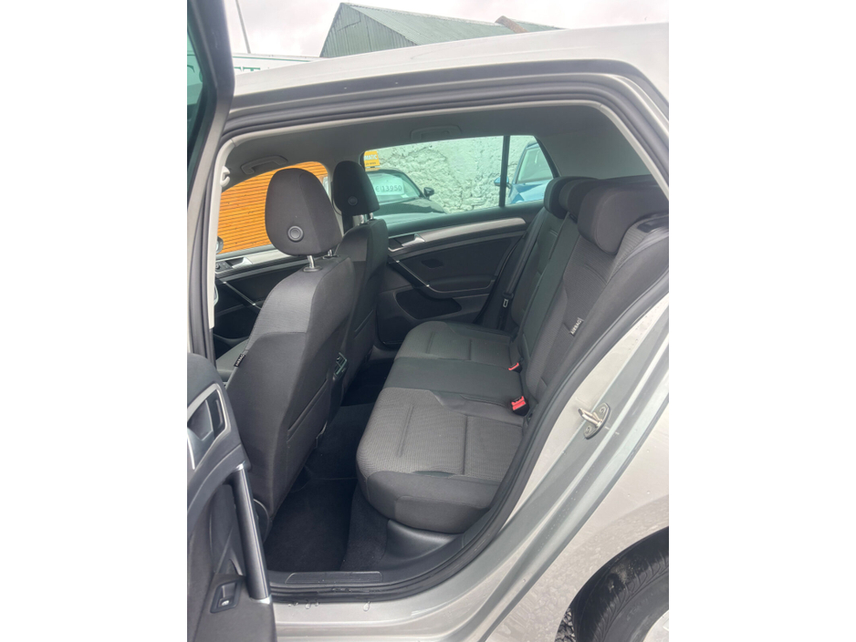 2016 Volkswagen Golf - image 8