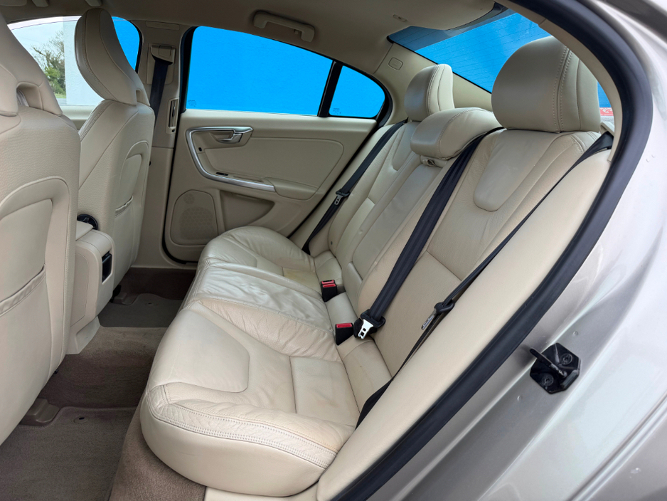 2012 Volvo S60 - image 9