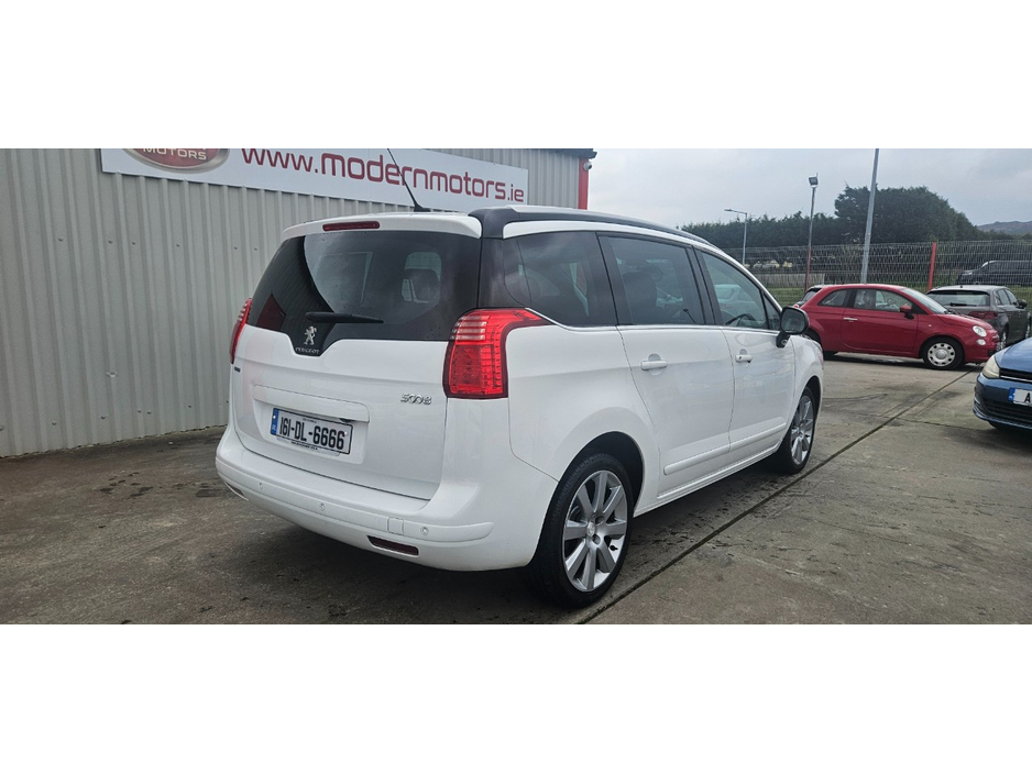 2016 Peugeot 5008 - image 5