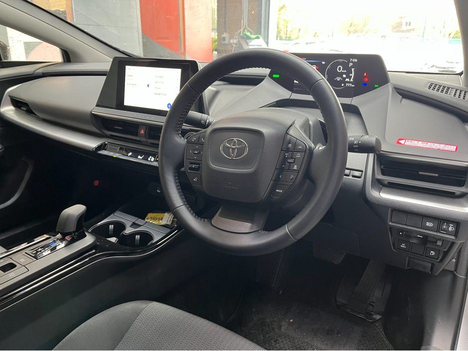 2025 Toyota Prius - image 9