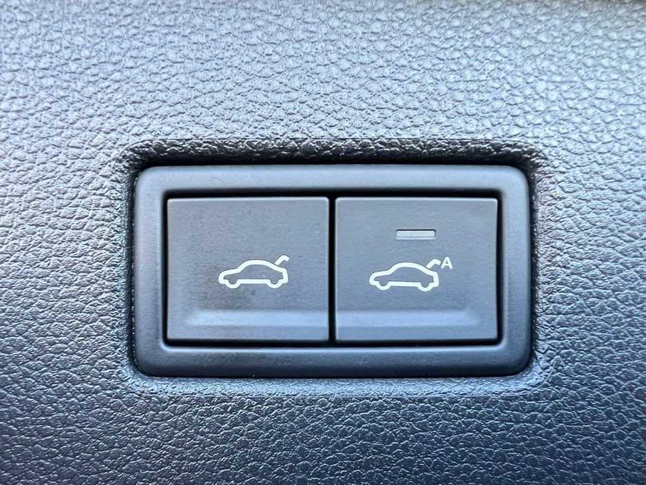 2018 Volkswagen Tiguan HIGHLINE 2.0 TDI 4MOTION // LEATHER HEATED SEATS // DIGITAL CLUSTER //360 SURROUND PARKING CAMERAS €26,900