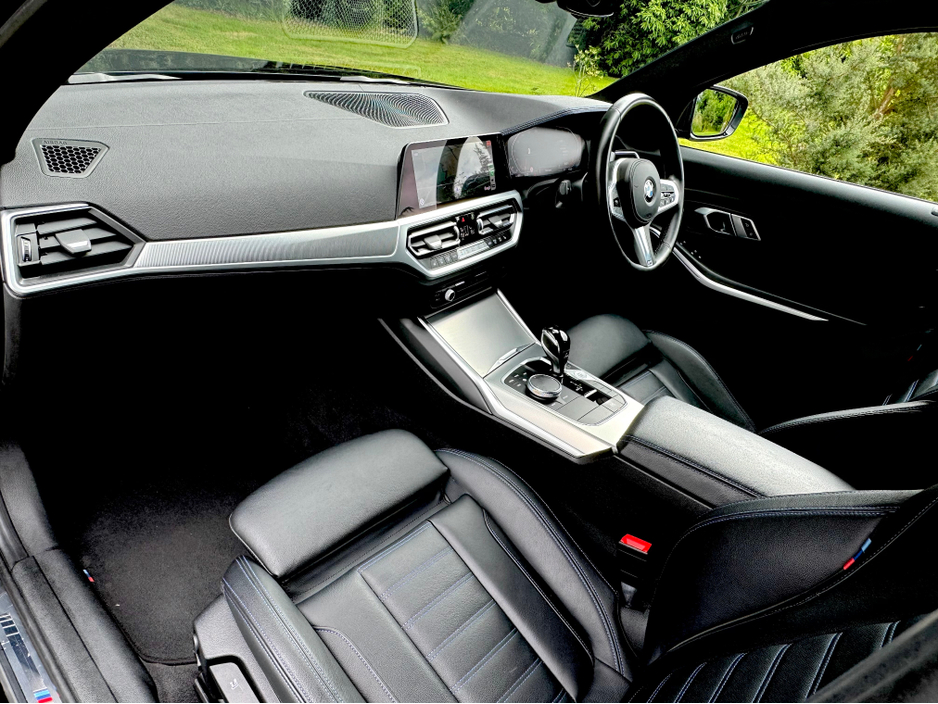 2022 BMW 3 Series - image 32