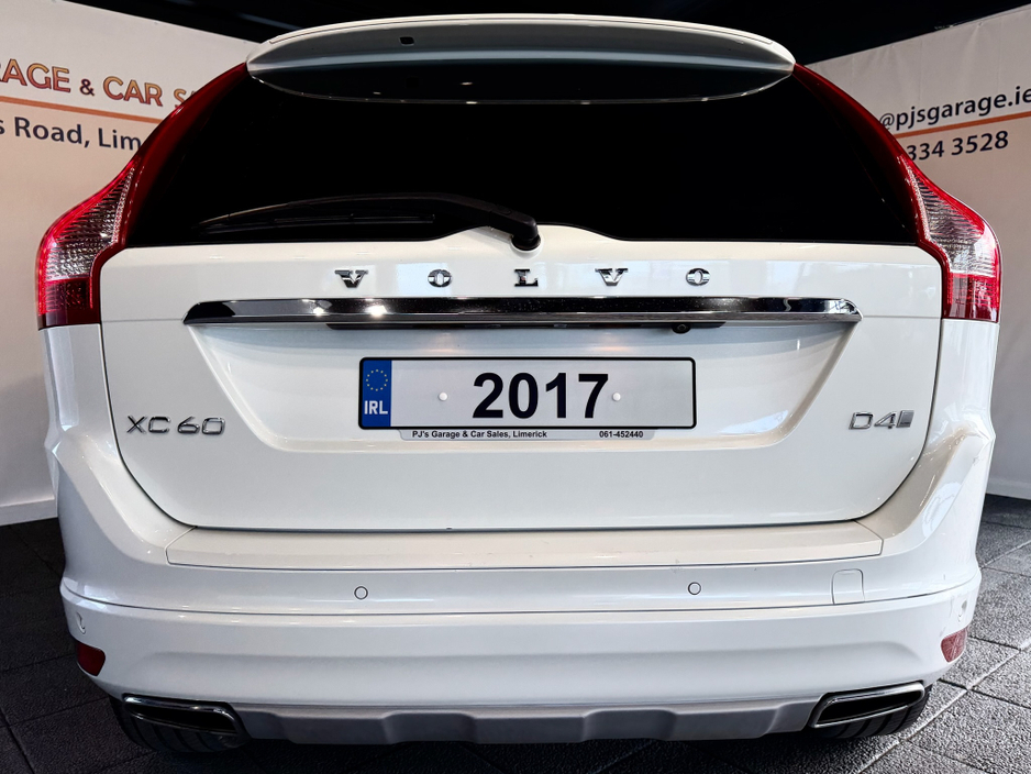 2017 Volvo XC60 - image 6