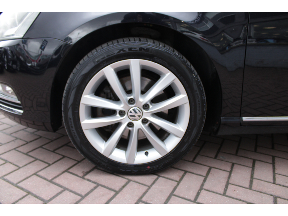 2014 Volkswagen Passat - image 21