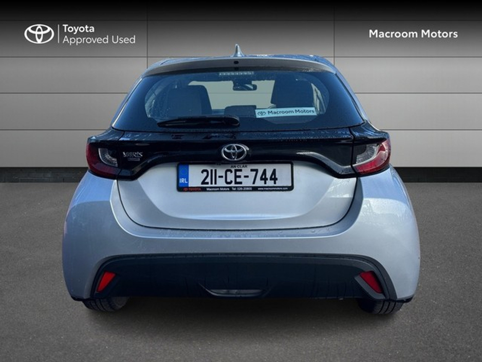 2021 Toyota Yaris - image 4