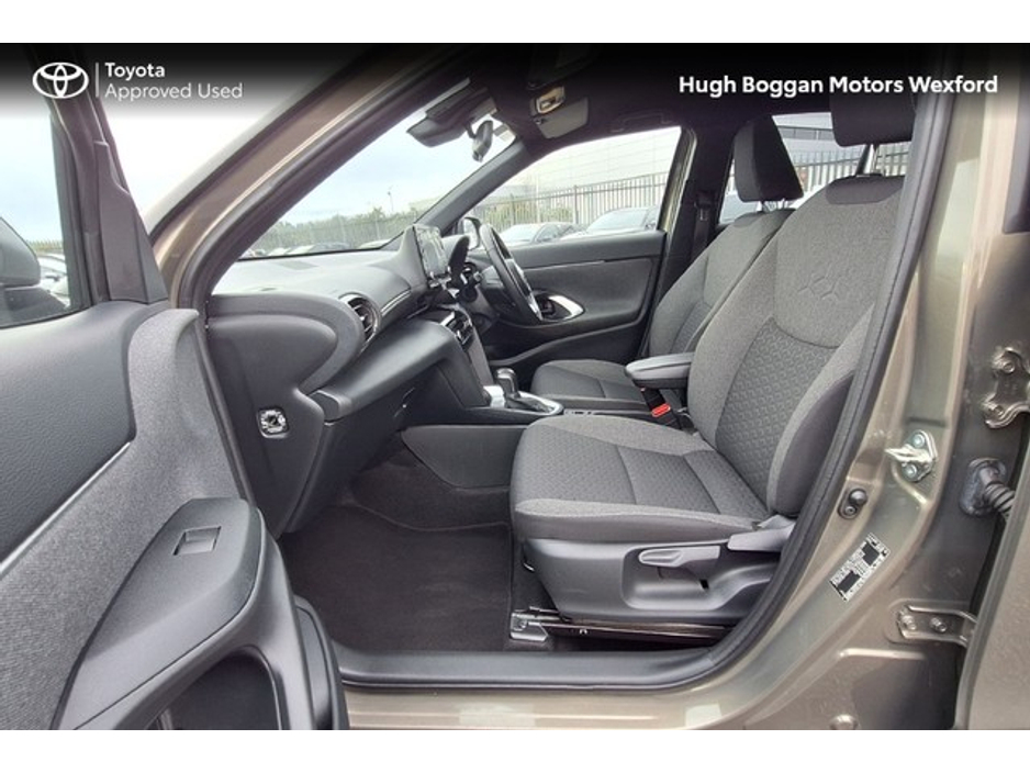 2023 Toyota Yaris Cross SPORT HYBRID, NICE LOW MILEAGE! €27,995