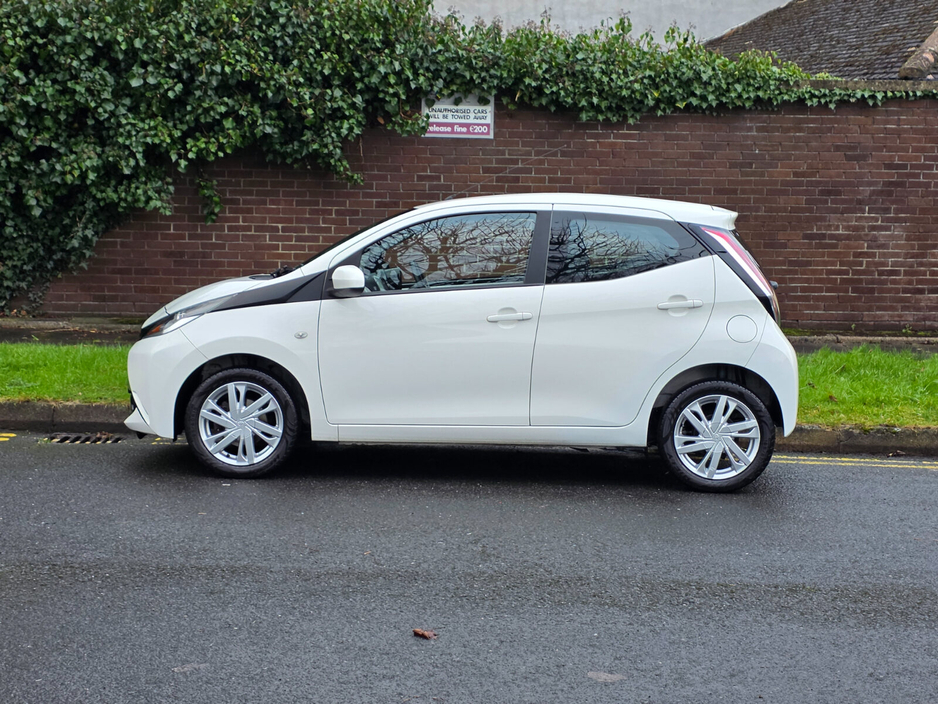 2017 Toyota Aygo 1.0 VVT-i x-play+ €8,450