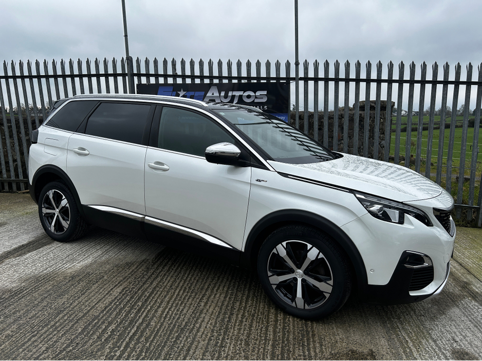 2018 Peugeot 5008 - image 2