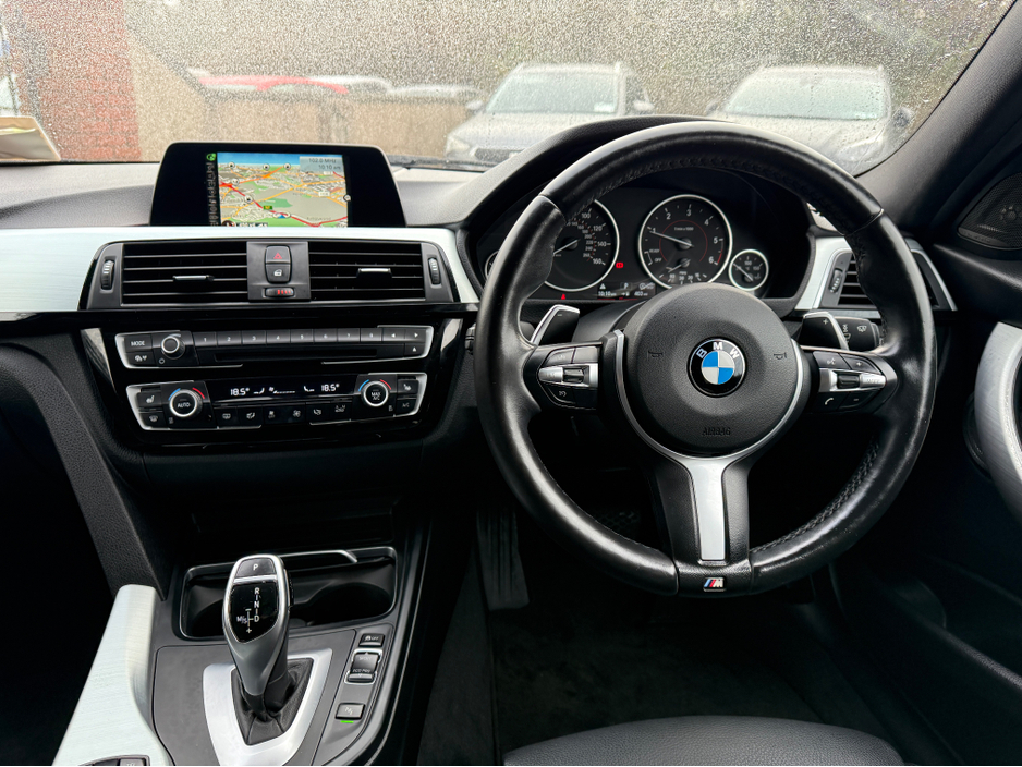 2017 BMW 3 Series - image 7