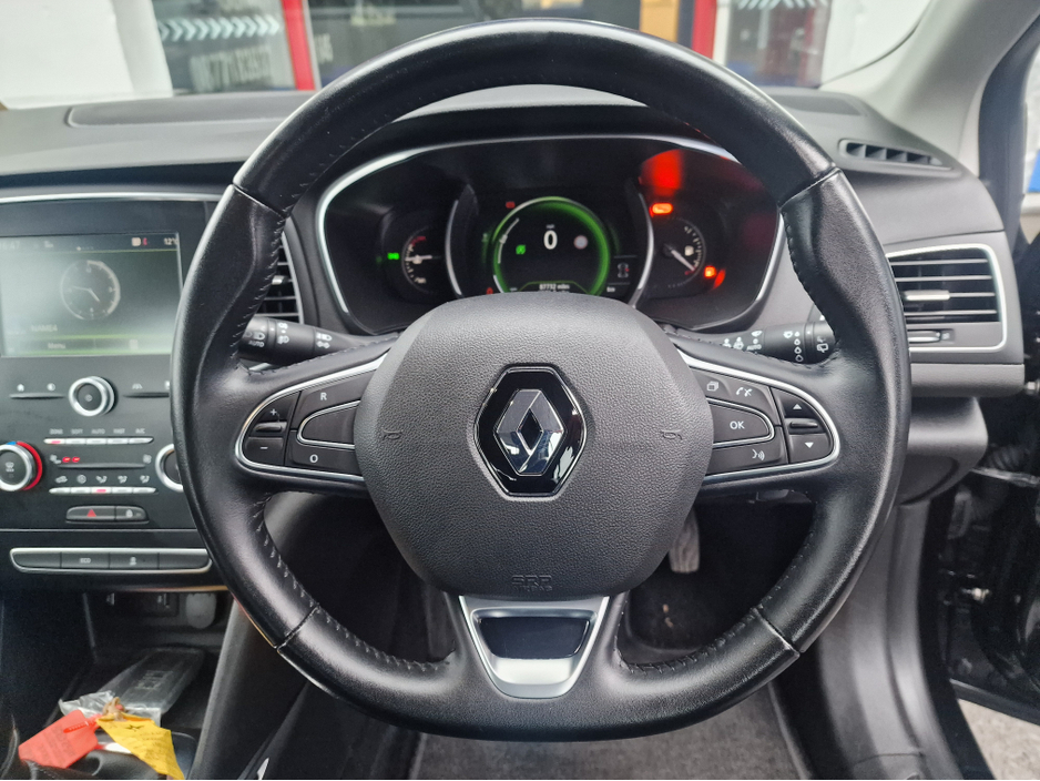 2017 Renault Megane - image 12