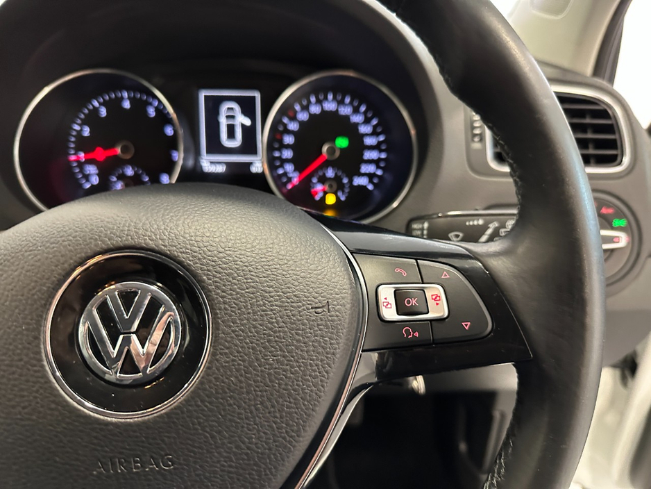 2016 Volkswagen Polo - image 23