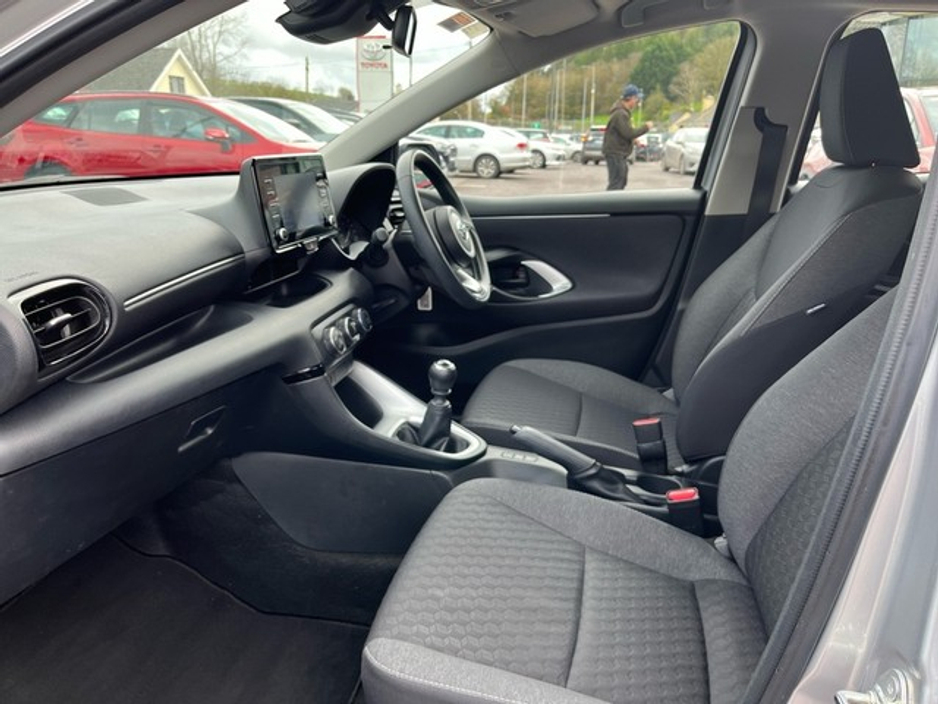 2024 Toyota Yaris - image 6