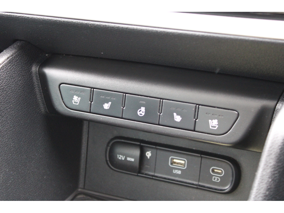 2022 Kia Sportage - image 18