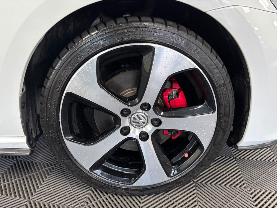 2014 Volkswagen Golf *VOLKSWAGEN GOLF GTI* *DSG* *LOW MILEAGE* *KEYLESS ENTRY* *AUTO HOLD* *REVERSE CAMERA* *CRUISE CONTROL* *LANE ASSIST* *TRADE INS WELCOME* €18,950