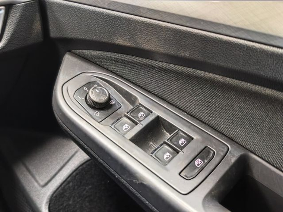 2021 Volkswagen Golf - image 23