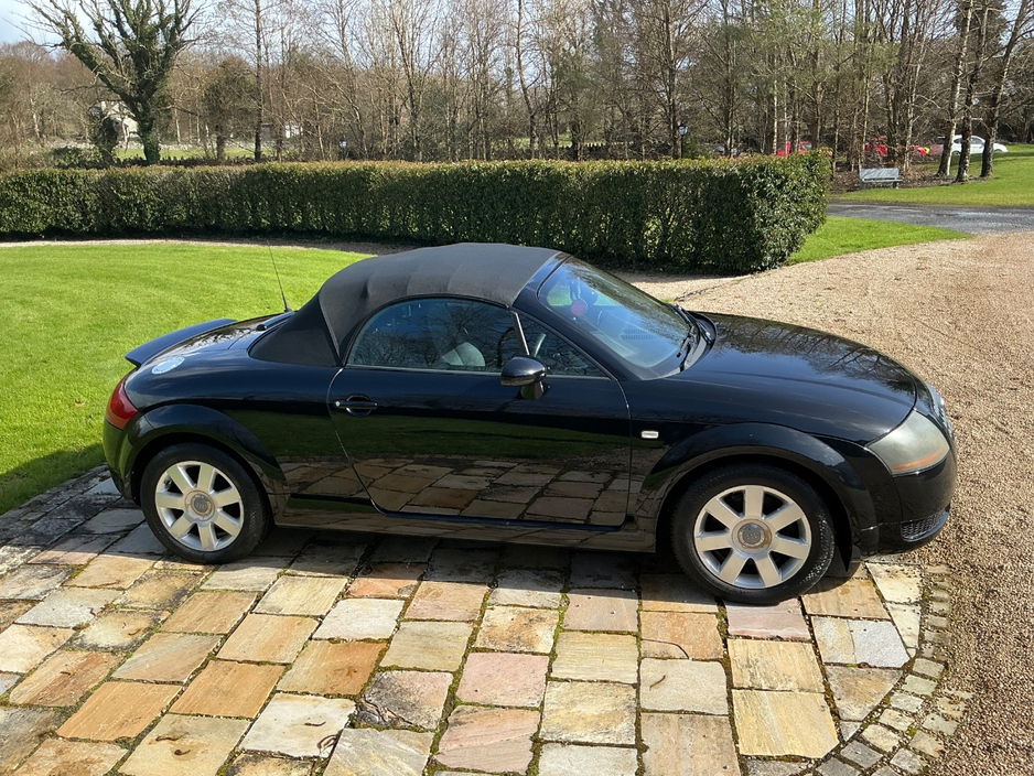 2004 Audi TT - image 3