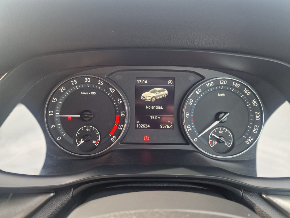 2021 Skoda Octavia - image 11