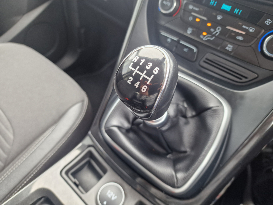 2018 Ford Kuga - image 9