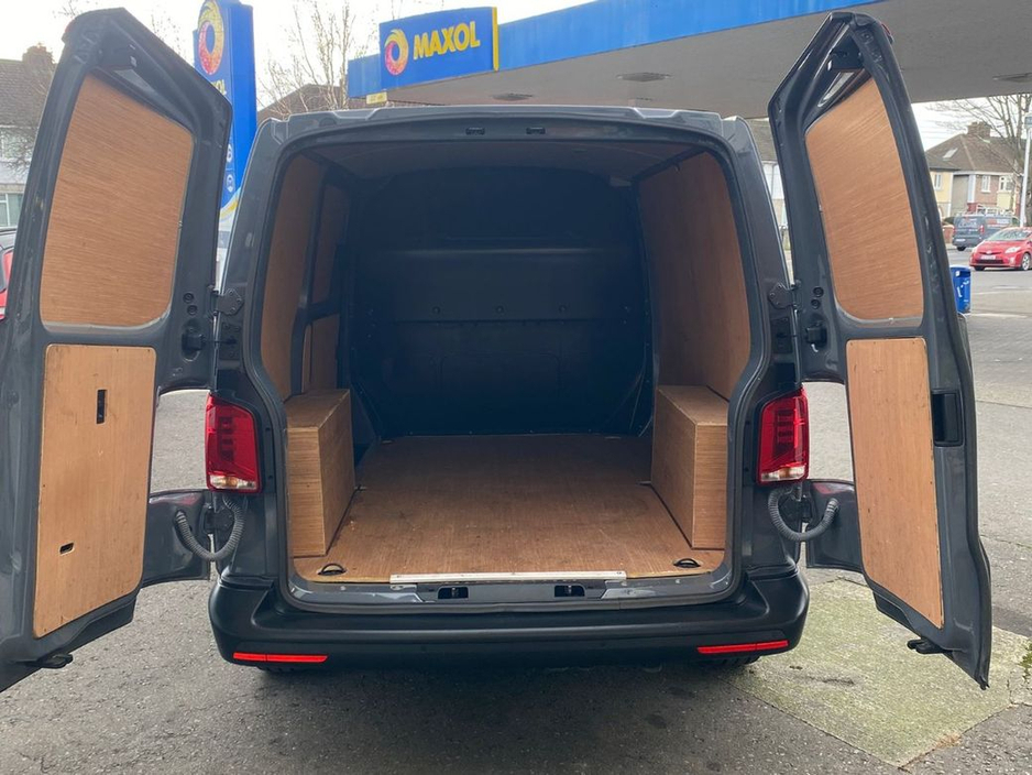 2023 Volkswagen Transporter - image 7