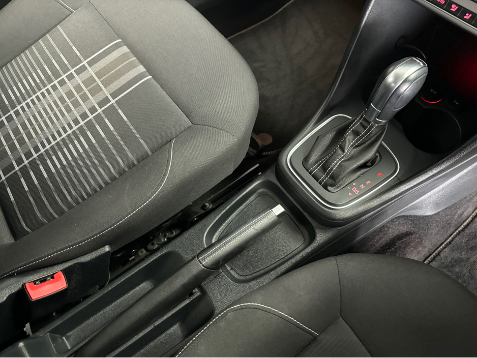 2015 Volkswagen Polo - image 9