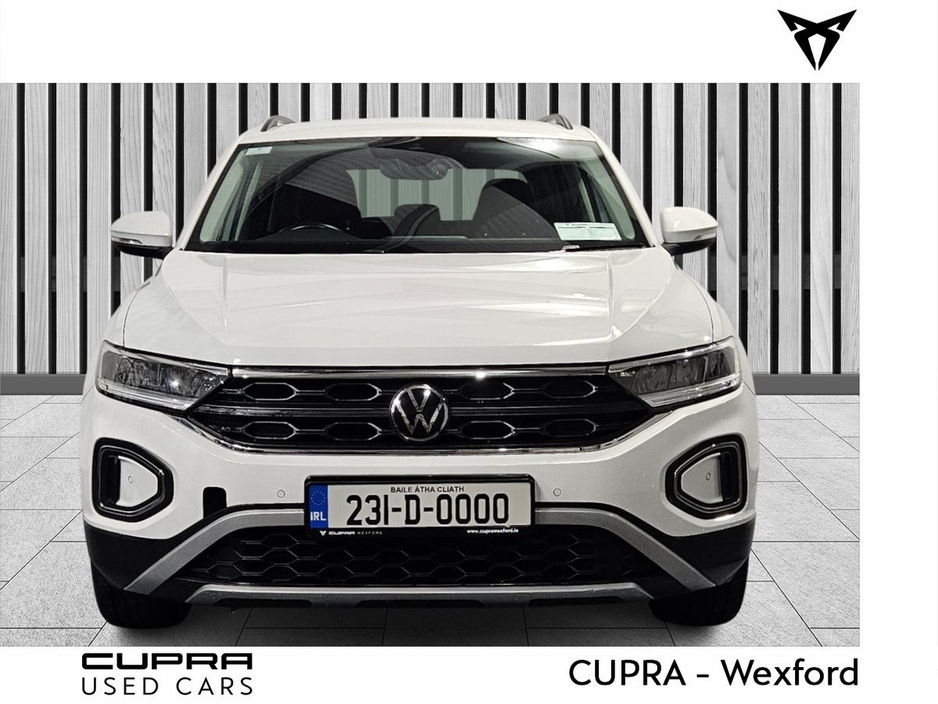 2023 Volkswagen T-Roc - image 2