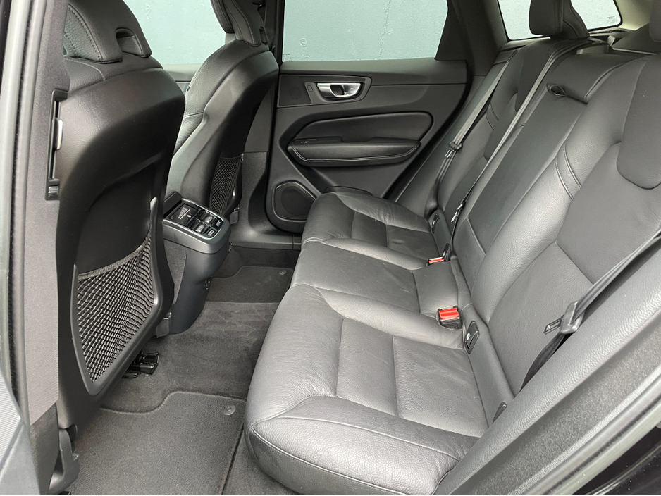2023 Volvo XC60 - image 9