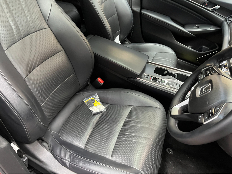 2020 BMW 5 Series - image 10