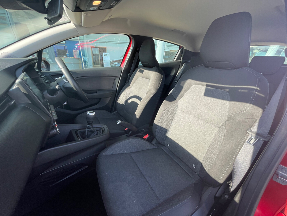 2023 Renault Clio - image 15