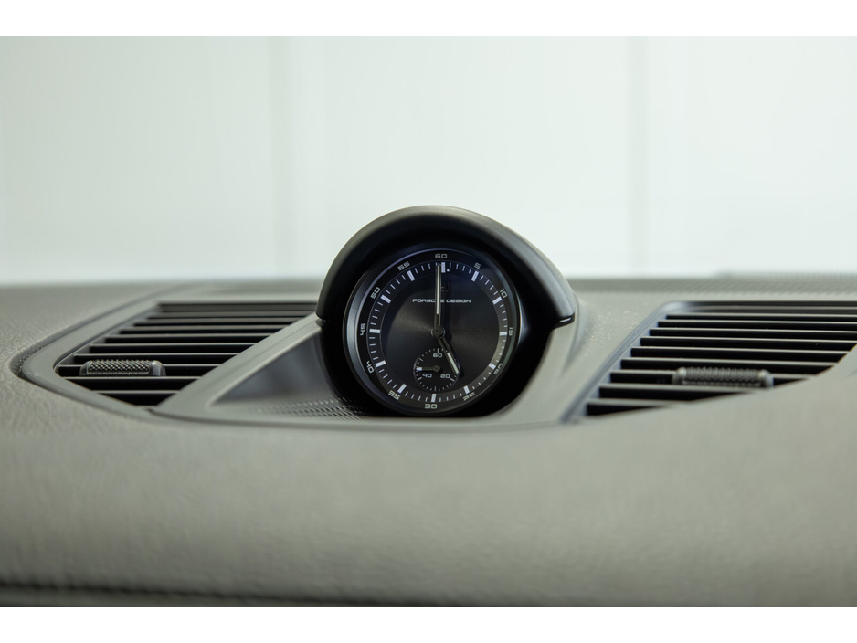 2025 Porsche Panamera - image 16